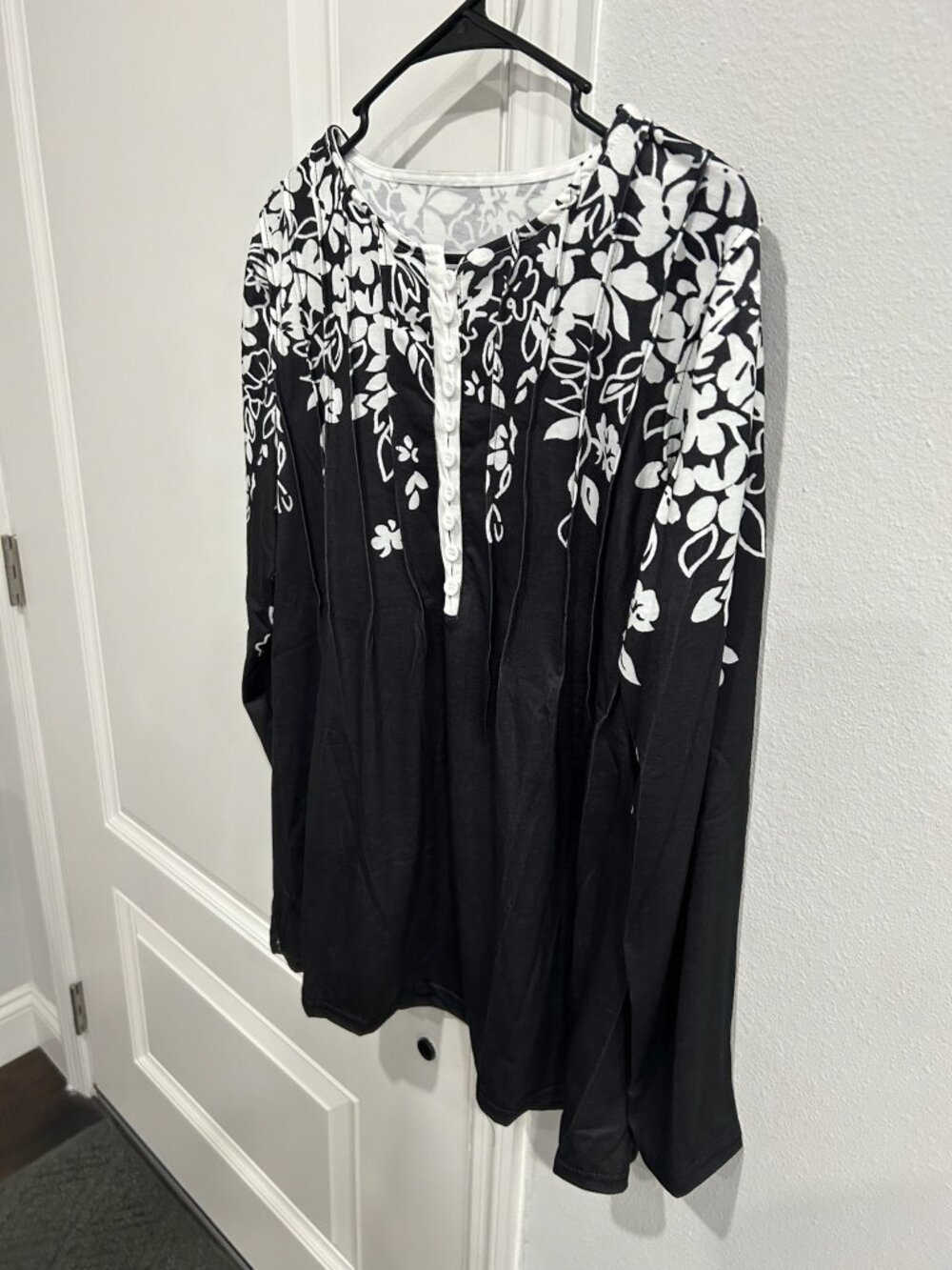 Floral Pintuck Long Sleeve Henley Top Black White Polyester Blend Boho Office - Picture 3 of 8